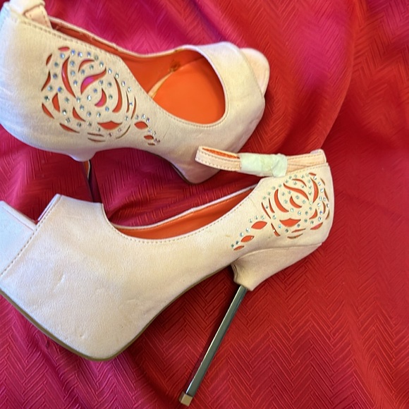 Qupid Pink 5.5” Platform Heel. Open Toe. Size 8.5 - Picture 3 of 4